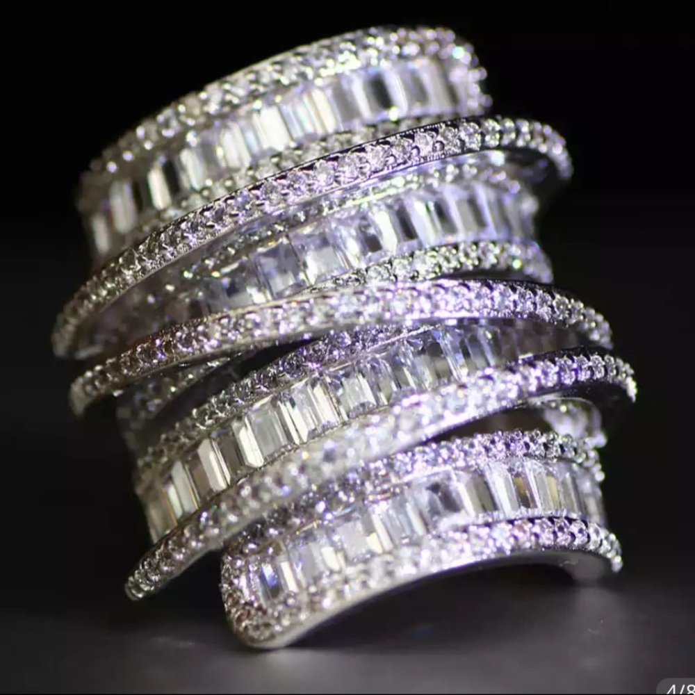 Gorgeous Gemstone Ring - Picture 1 of 4
